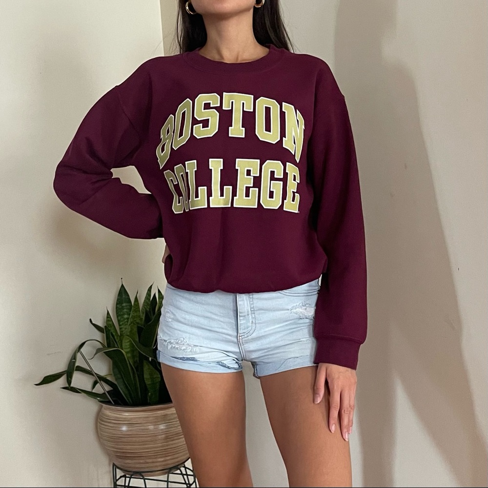 Boston College crewneck sweatshirt in maroon and gold, Gildan Heavy Blend, Small